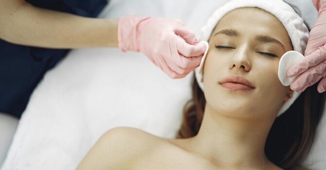 Eminence Organic Custom Facial